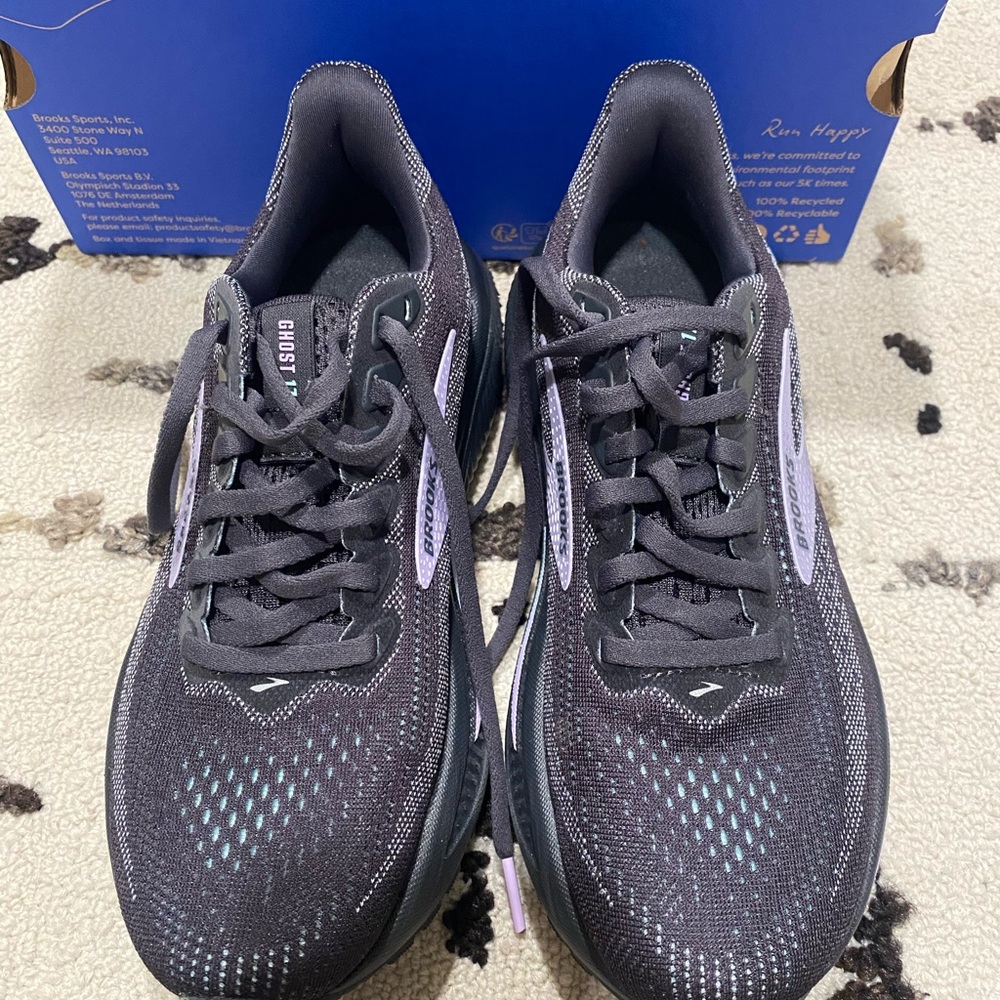 NWT Brooks Women's Ghost 17 Black and Gray Running Shoes